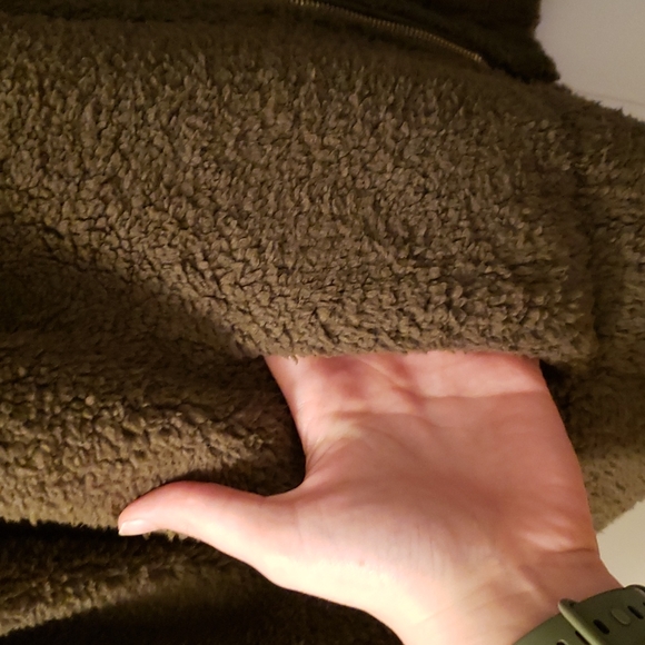 Fuzzy green jacket - Picture 4 of 4